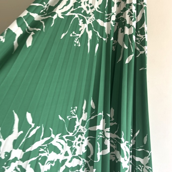 Green/White Vintage Bold Floral Trevira Long Pleated Maxi Skirt Size Small - Picture 12 of 13